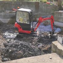 Revitalizace rybníku, občas máme problém se z něj dostat :) ale dostaneme