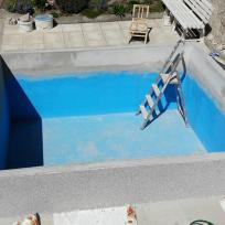 Starý betonový bazén. Provedena izolace bazénovou folií 